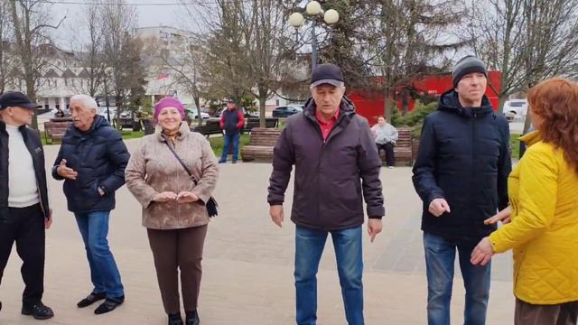 25 апреля.В зеркале