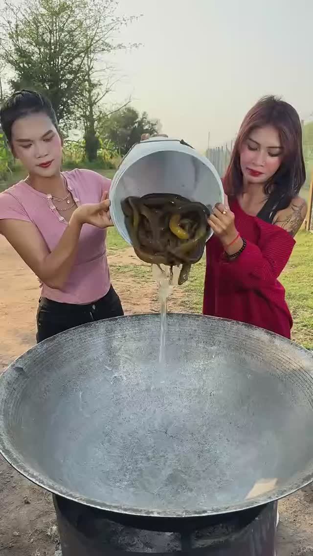 Готовим аппетитное жаркое из угря.