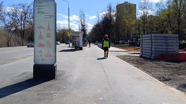 На площадке Бирюлёво укладывают плиты ПАГ вдоль Булатниковской улицы