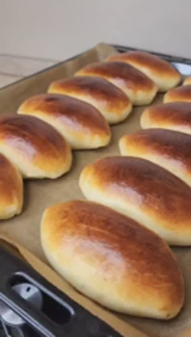 Пуховые пирожки с яблоками 