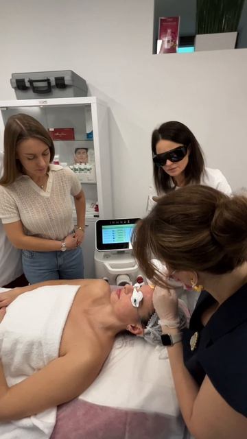 Обучение работе на аппарате LUMECCA   Сначала теория потом практика а результат  на вашей коже