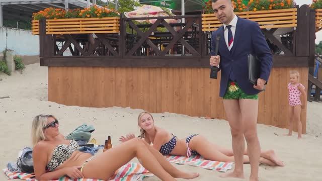 ДЕВУШКА показала свой МАНДАТ ПАРТИЯ ГОЛАЯ РОССИЯ  ПРАНК