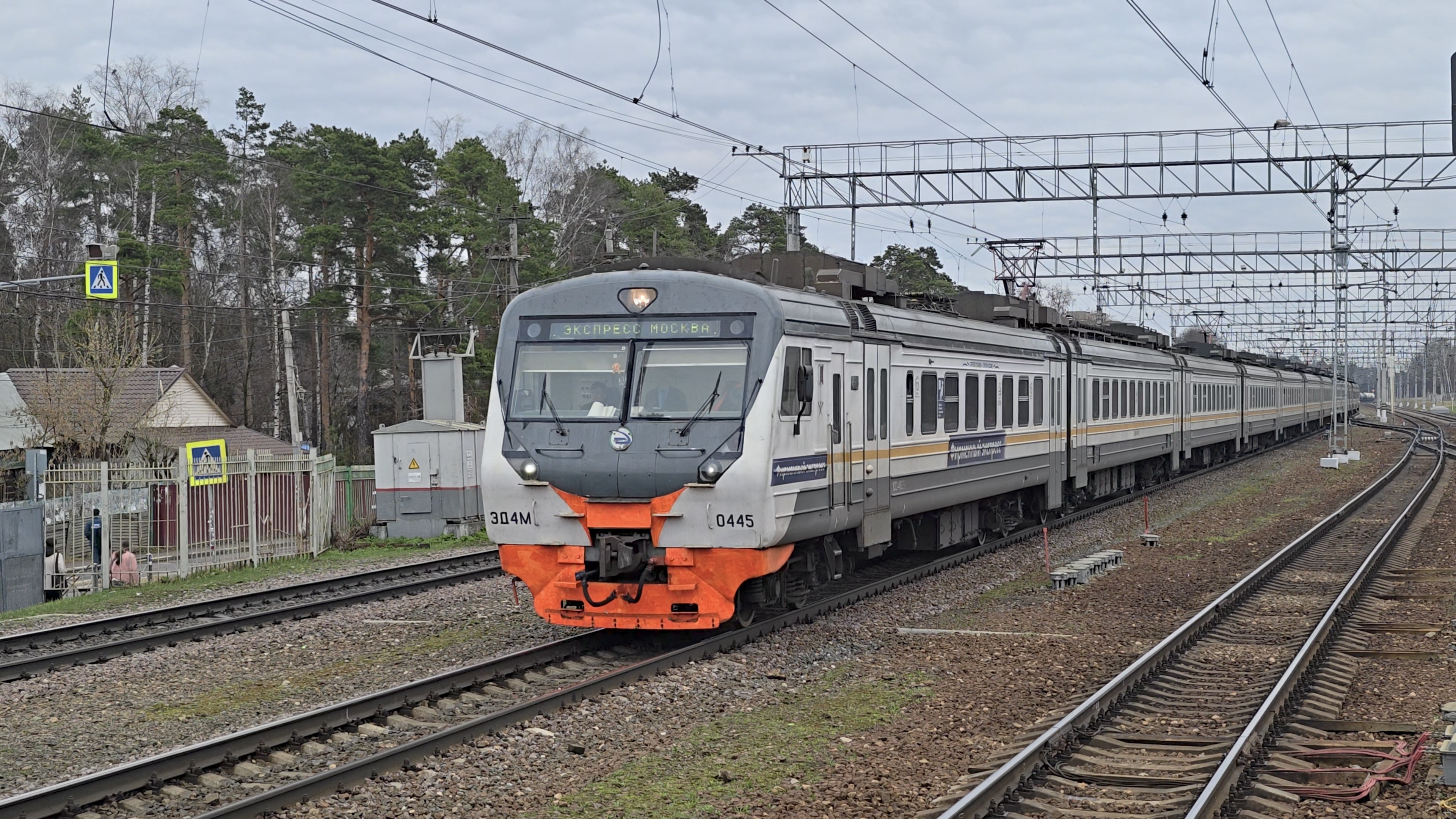 быстроходная ЭД4М-0445 поезд РязаньМосква  Быково