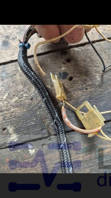 NEW HOLLAND B115 4PS. Ремонтируем жгут КПП Spicer 87571330 1217FT16000-25.