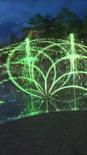 Водное шоу на плоскостном фонтане с использованием ротационных форсунок и роботов 26х19 м г. Омск