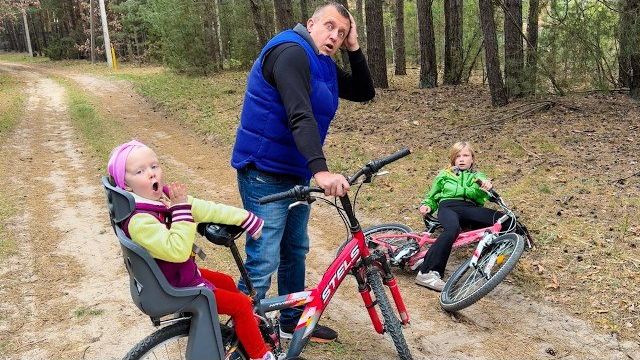 СОФУНЬЯ ШАЛУНЬЯ - СОФИЯ УЧИТ СЕСТРУ КАТАТЬСЯ НА ВЕЛОСИПЕДЕ.