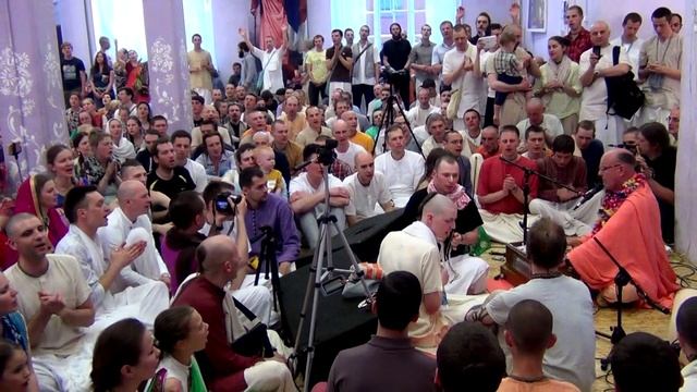 9.8. - 15.06.С-Пб. Махакиртан ЕС ИДС в КЦ Гаура - 1ч