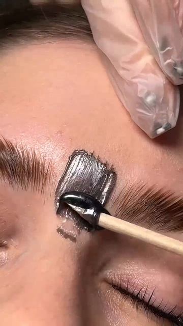 Коррекция бровей