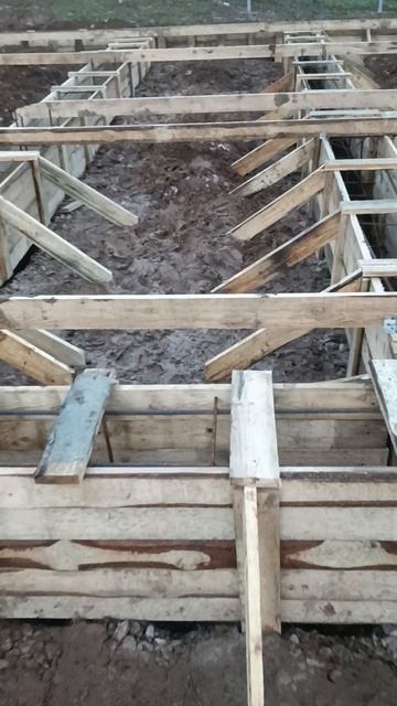 заканчиваю опалубку фундамента