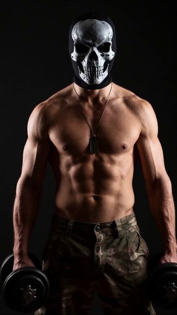 Сила в маске: тренировка с гантелями спорт тренировка фитнес