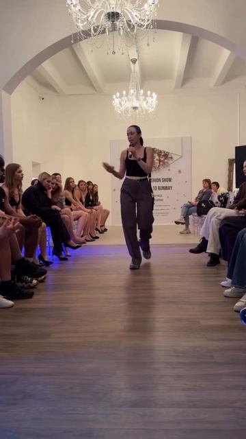 Мы заранее отобрали моделей. Вся коллекция дизайнеров отшита по индивидуальным меркам девушек.