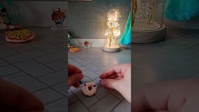 пончик из воздушного пластилина 