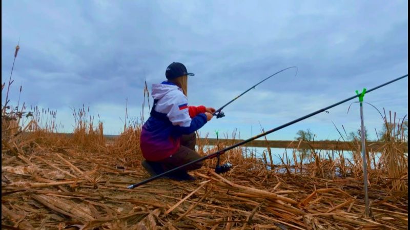 ЭТИ КАРАСИ ПРОСТО ГНУТ УДОЧКИ! РЫБАЛКА НА ПОПЛАВОК ВЕСНОЙ