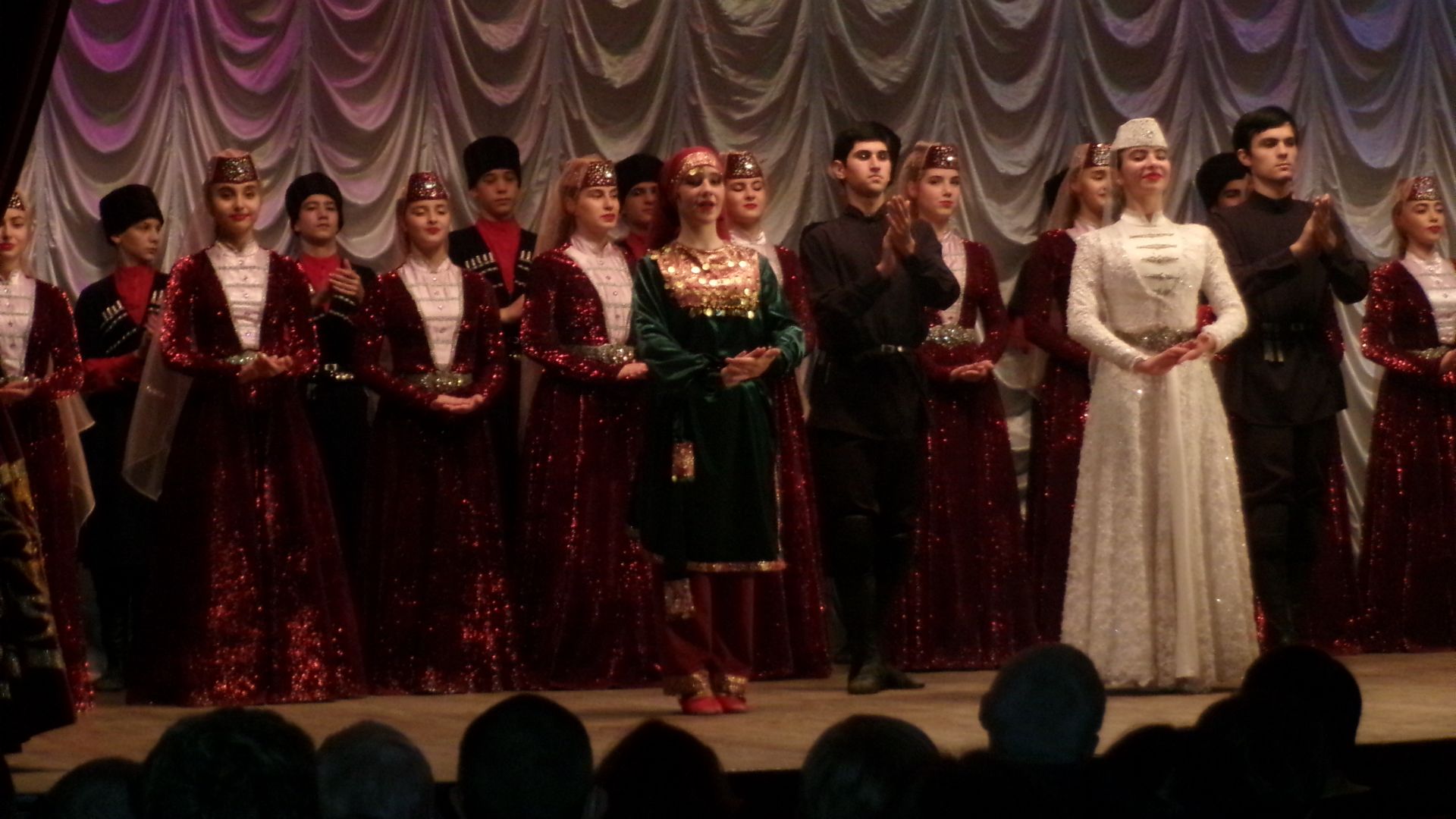 Исполнитель  Карина Радуева - О мой Кавказ..