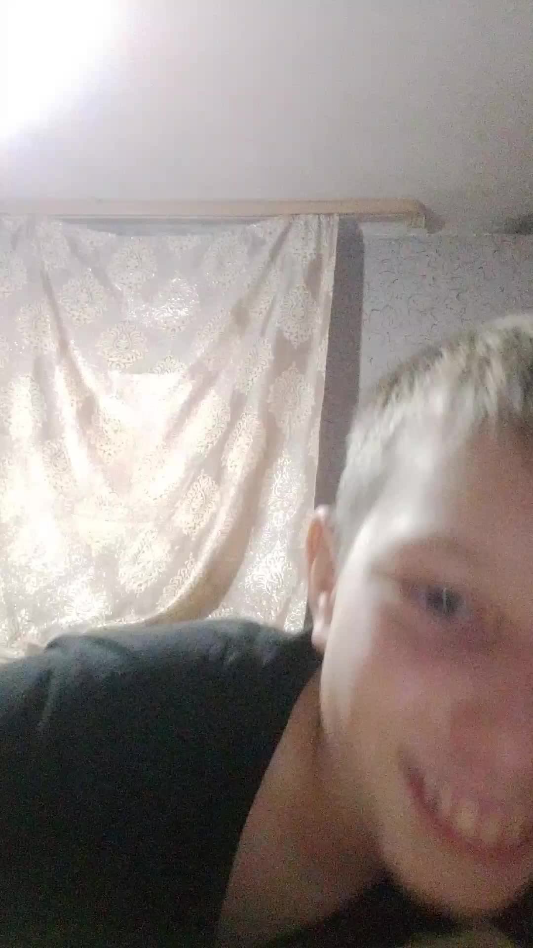 ем пельмени