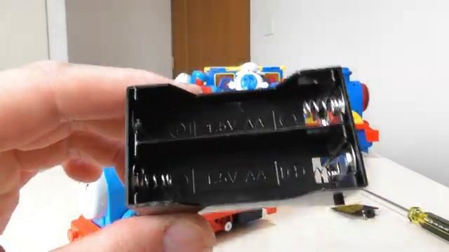 Для детей.  Паровозик Томас и его друзья! Играем паровозиками.