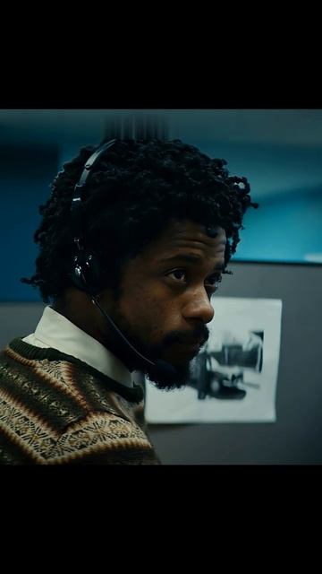 Клиенты относятся к нему иначе  фильм сериал Shorts