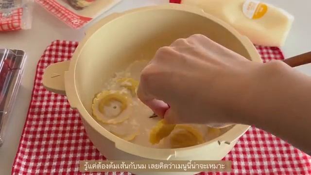 субботний видеоблог о жизни кафе с багетом и сэндвичами  интроверт распаковывающий детское блюдо