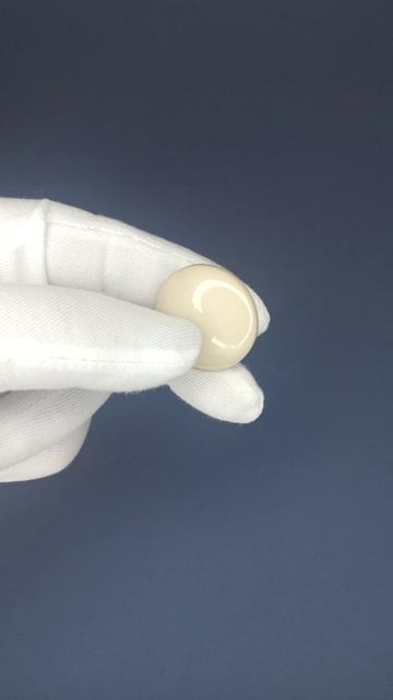 Пуговица сливки р-р 44 Артикул 03735