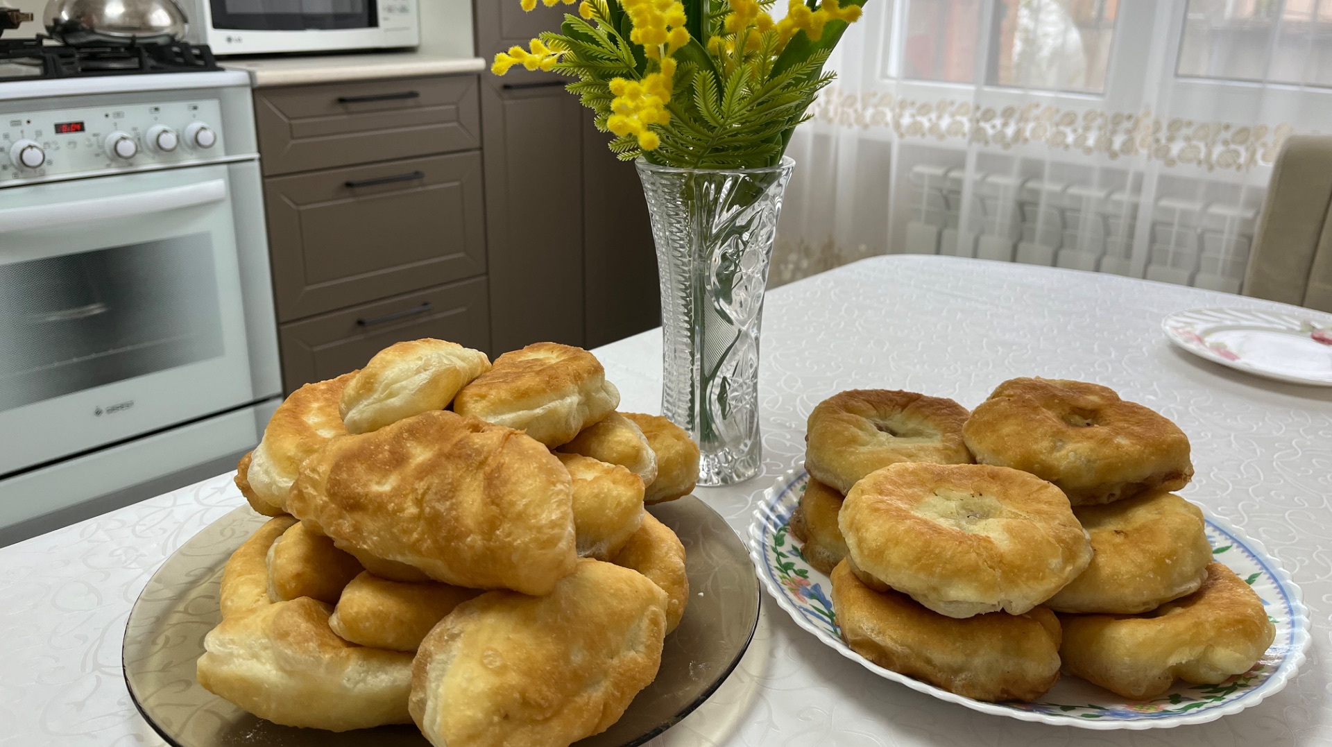 Печем пирожки с луком и яйцом и беляши Болталка