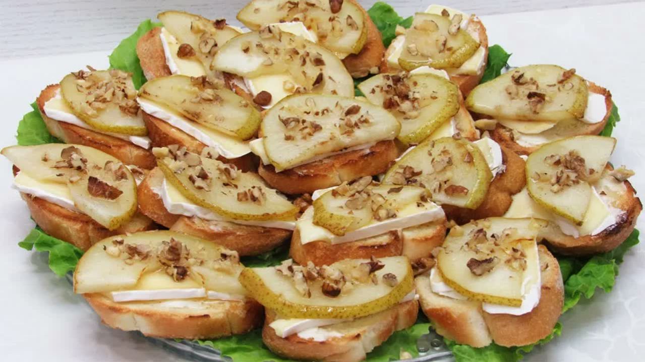 Бутерброды на праздничный стол с грушей и сыром - Рецепт бутербродов