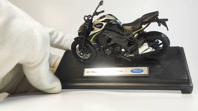 Масштабная модель мотоцикла Kawasaki Z1000 в масштабе 1:18 из моей коллекции))