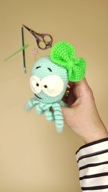 Восемь ног. Один бантик. 🐙