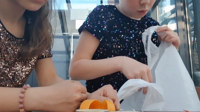 Едим сладости на 1000 в москвичих