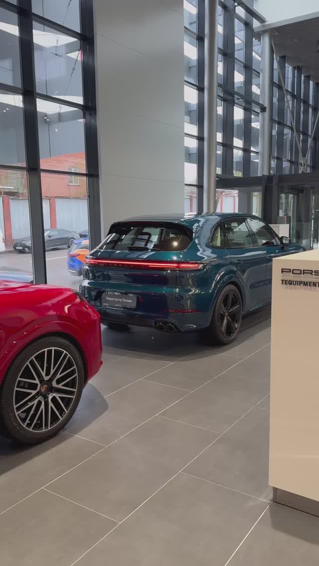 Porsche Cayenne In Montego Blue Color And Crayon Black Interior / Порше Каен в цвете Монтего Блю