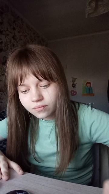 значки.