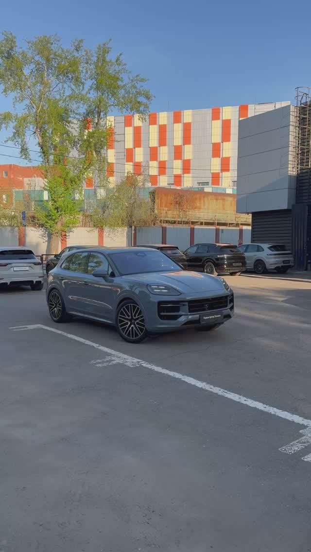 Porsche Cayenne GTS 2025 In Arctic Grey Color And Bramble Interior / Порше Каен ГТС в цвете Арктик
