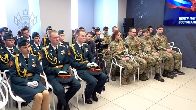 Встретился с военно-патриотическими молодежными движениями