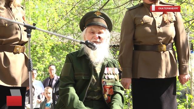 Парад победы для ветерана ВОВ провели во дворе дома