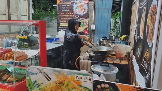[Гл.50] Еще один Пад Тай  на Ко Чанге. И растаманский уголок на пляже Кайбей