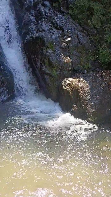 У водопада Андрея Первозванного в Сарпи (край Аджария, Грузия) 18.07.2025