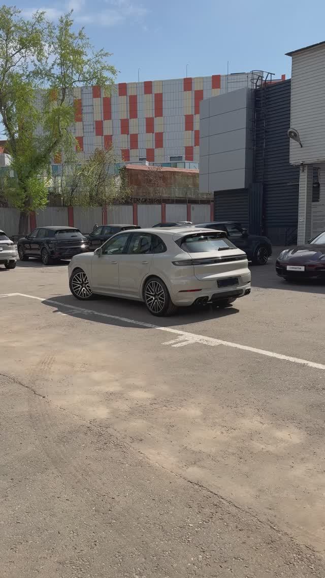 Porsche Cayenne 2025 In Cashmere Beige Color And Black Mojave Interior / Порше Каен в цвете Кашемир