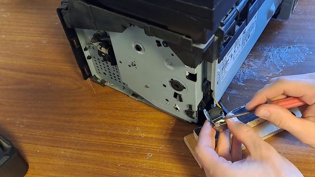 Принтер HP LaserJet M1132 MFP подаёт по по 3 листа бумаги или зажёвывает? Ремонтируем сами!