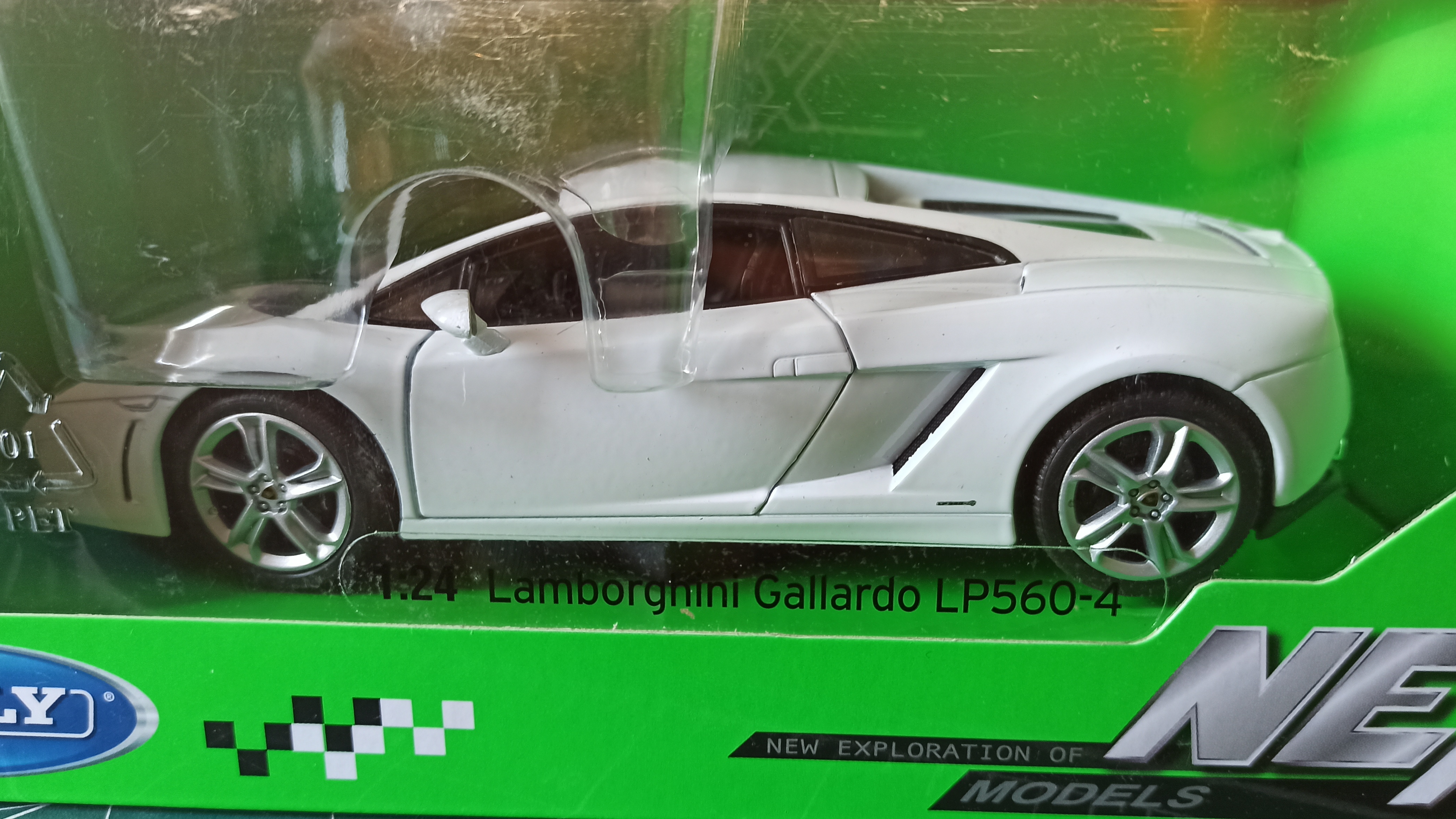 Обзор масштабной модели Lamborghini Gallardo LP560. Welly.