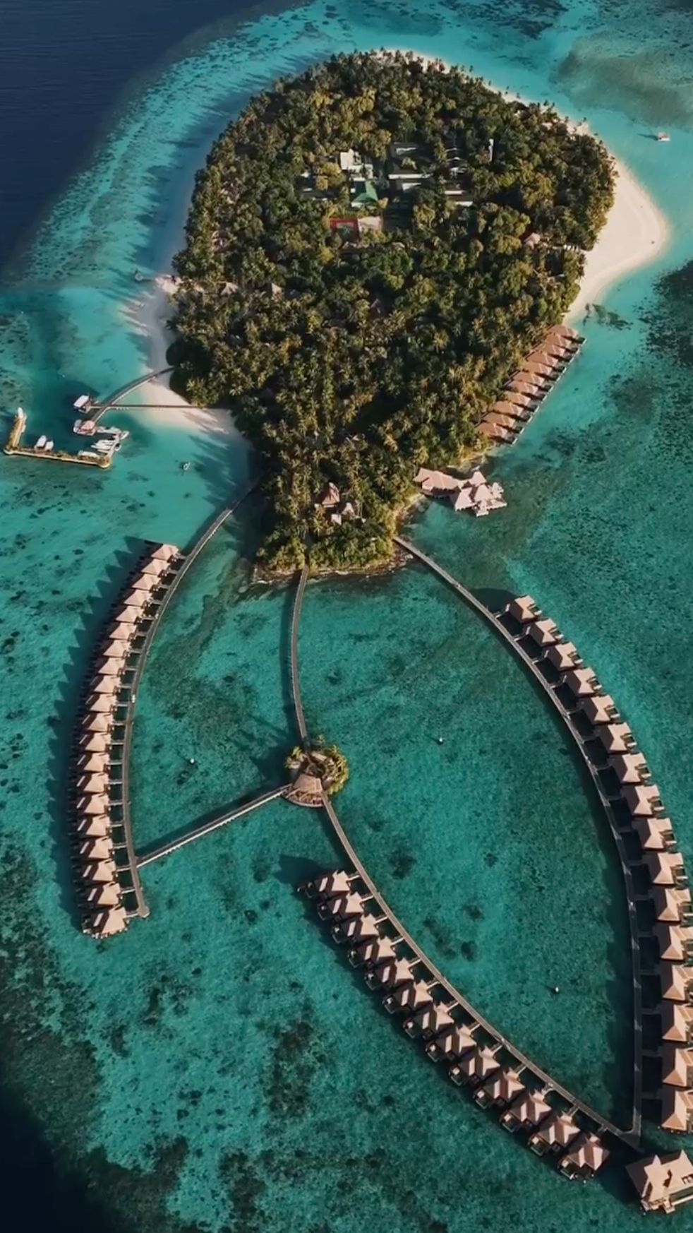 Серф кэмп на HAKULA на самых Южных атоллах Мальдив Gaafu Dhaalu в люксовом резорте.