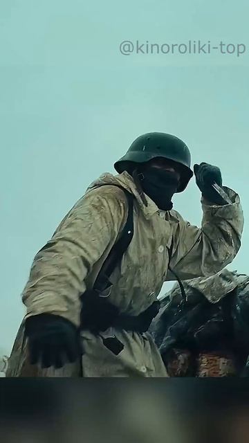 Советские войска атакуют немецкие позиции.