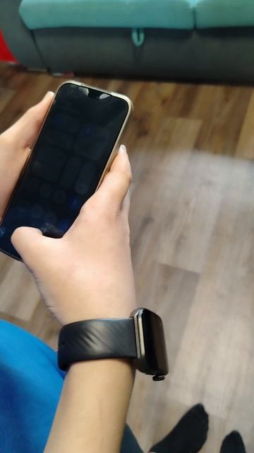 Когда решил посмотреть баланс карты в людном месте.