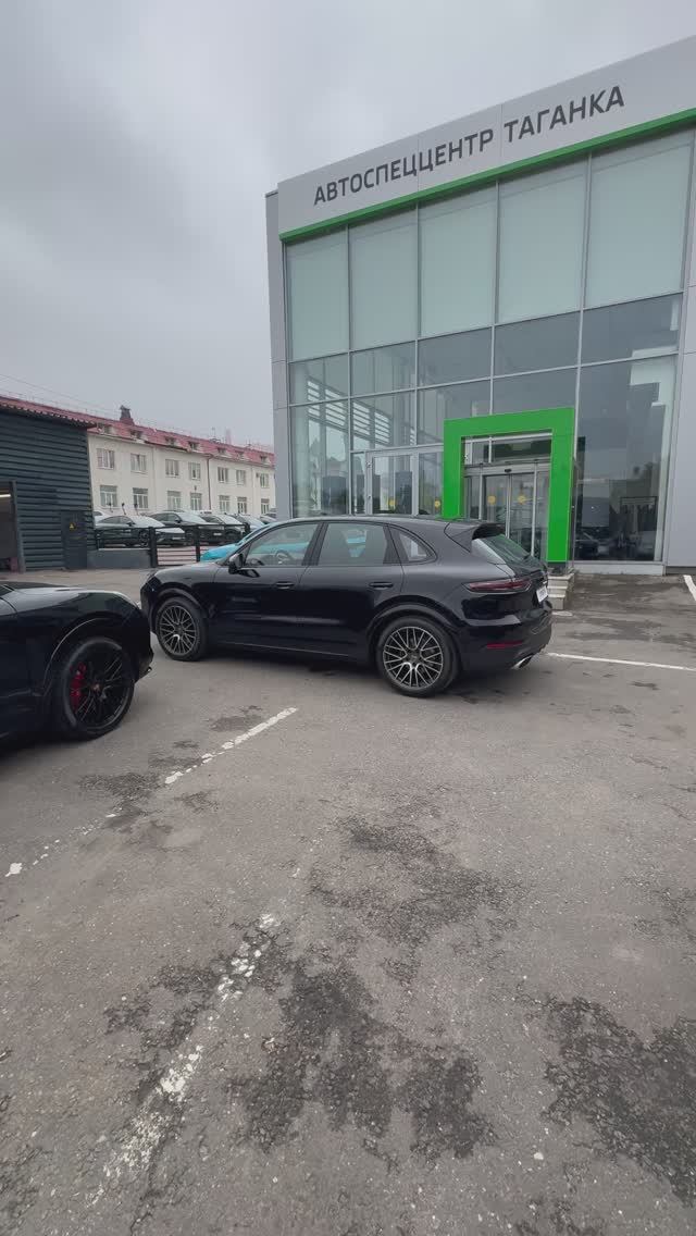 Porsche Cayenne 2018 In Chromite Black Color And Truffle Club Interior / Порше Каен в цвете черный