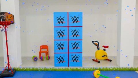 Влад и Крис хотят быть сильными, как суперзвезды WWE