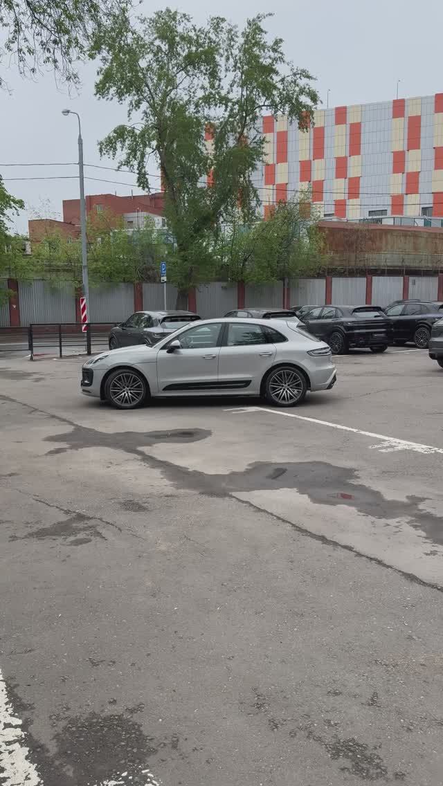 Porsche Macan T 2026 In Crayon Color And Pebble Grey Interior / Порше Макан Т в цвете Крайон
