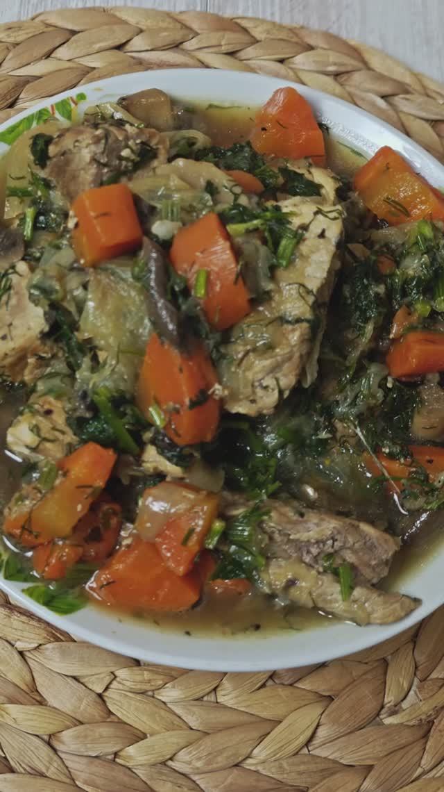 Тает во рту! Вкусно с любым гарниром на обед или ужин. Мясо с грибами, луком и морковью.
