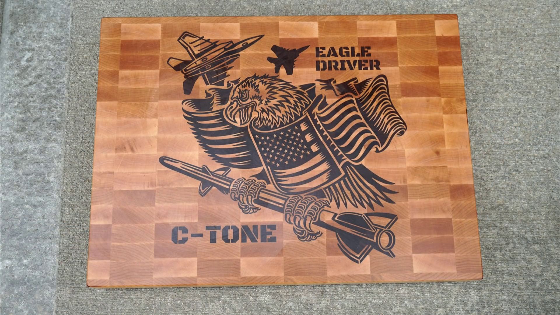 Разделочная доска Eagle Driver. Инкрустация на станке с ЧПУ.