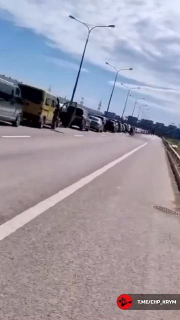 Движение по Крымскому мосту было временно перекрыто в ночь на 16 мая.