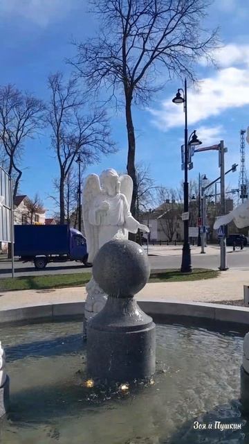 Фонтан Ангелы Углич. Площадь перед Богоявленским монастырем.
