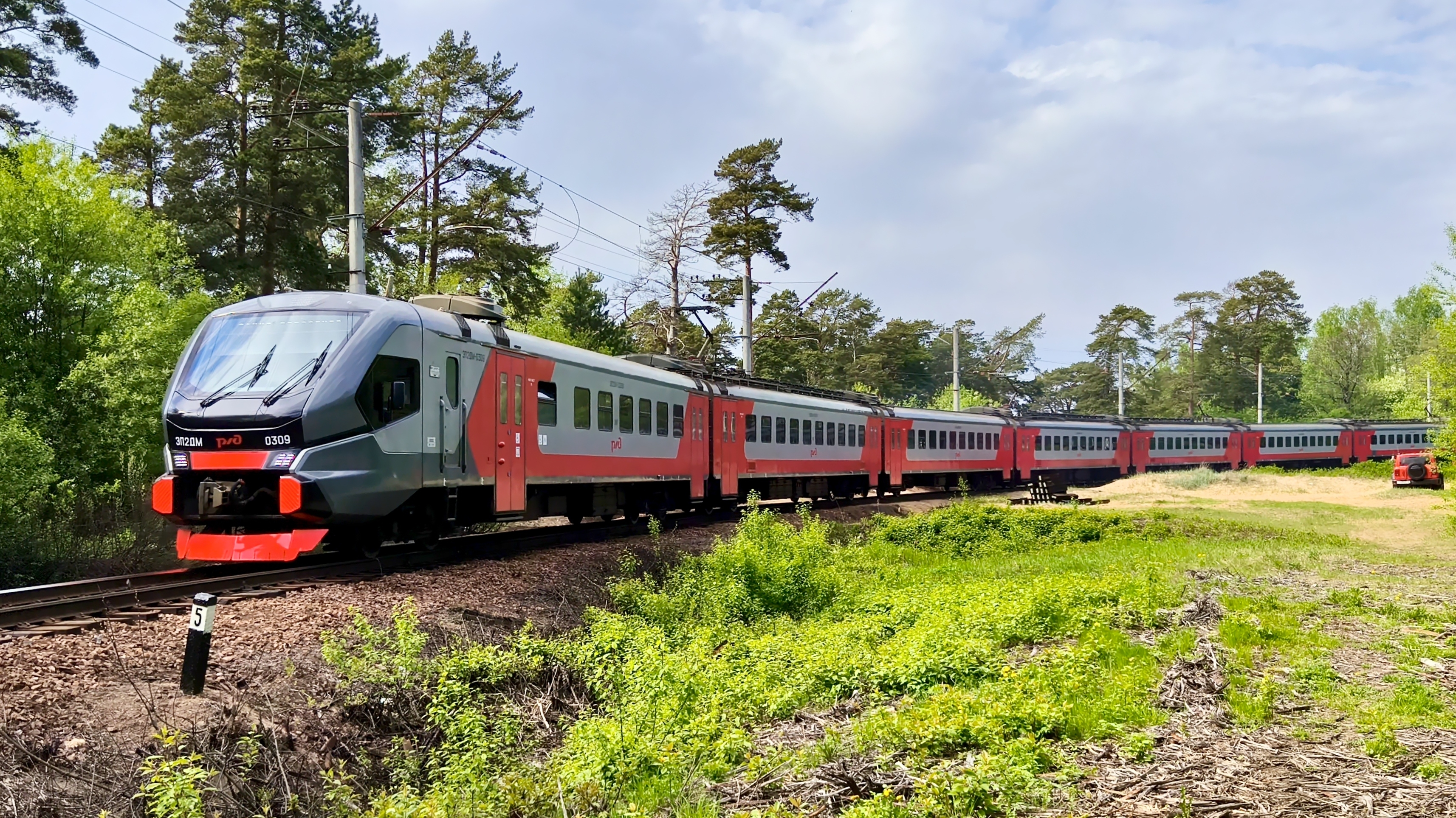 ЭП2ДМ 0309 сообщением Белоостров - Санкт-Петербург на перегоне Белоостров - Сестрорецк