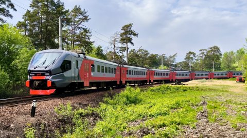 ЭП2ДМ 0309 сообщением Белоостров - Санкт-Петербург на перегоне Белоостров - Сестрорецк
